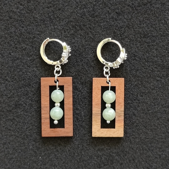 FINAL CLEARANCE NEW HANDMADE PLATED CUBIC ZIRCONIA, WOOD & BURMESE JADE EARRINGS - Picture 4 of 7